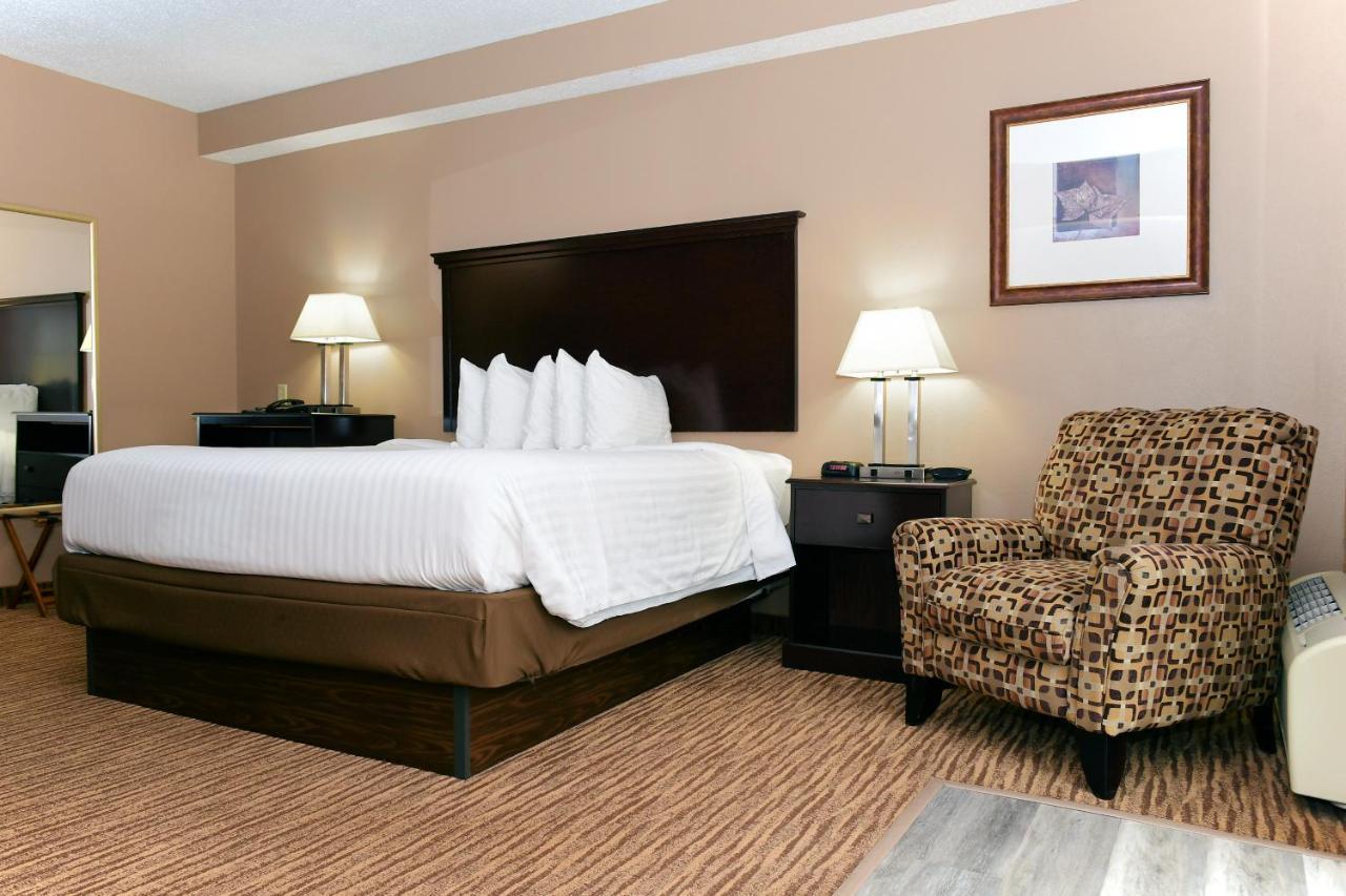 Cobblestone Inn & Suites - Denison | Majestic Hills エクステリア 写真