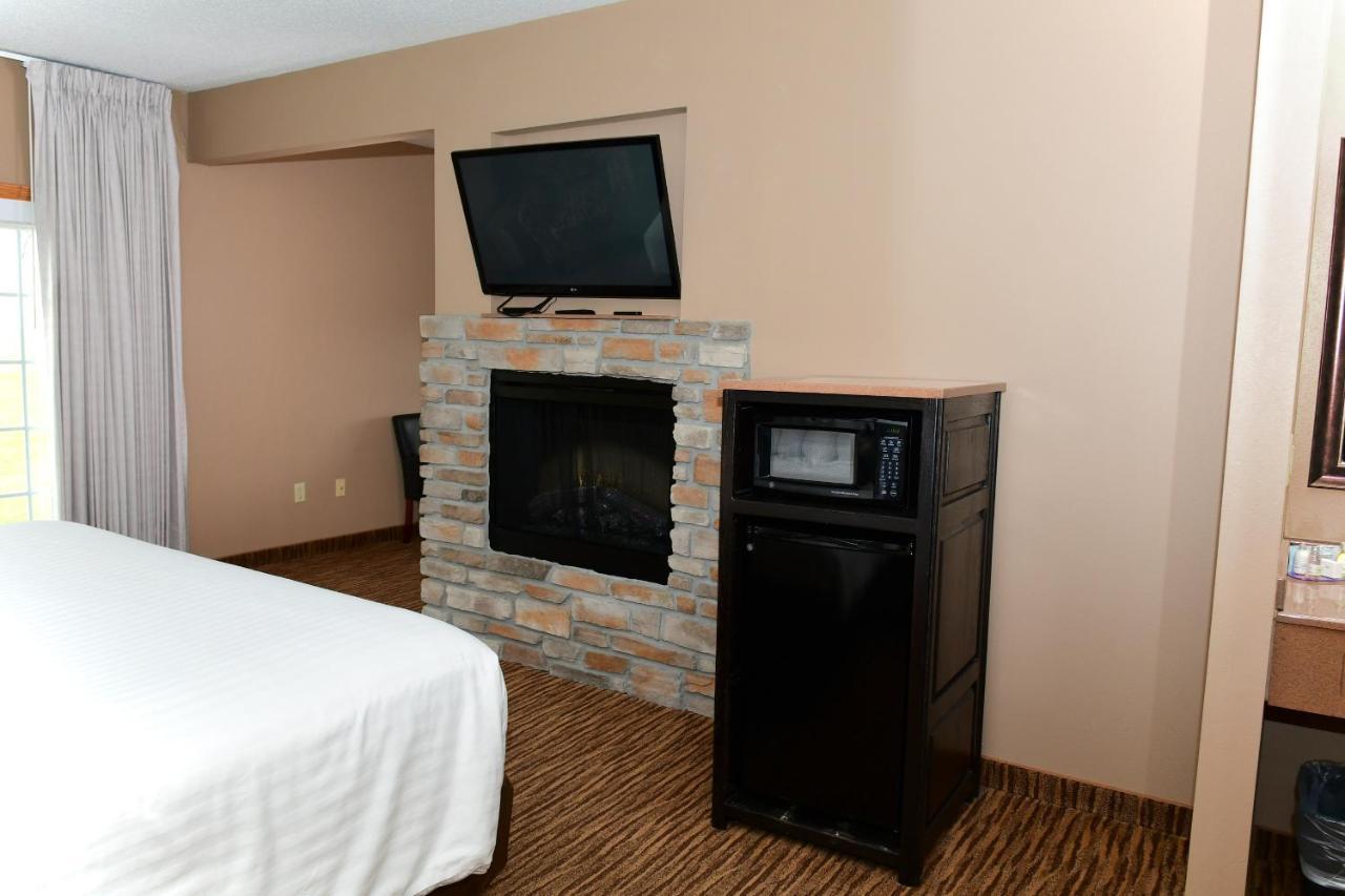 Cobblestone Inn & Suites - Denison | Majestic Hills エクステリア 写真