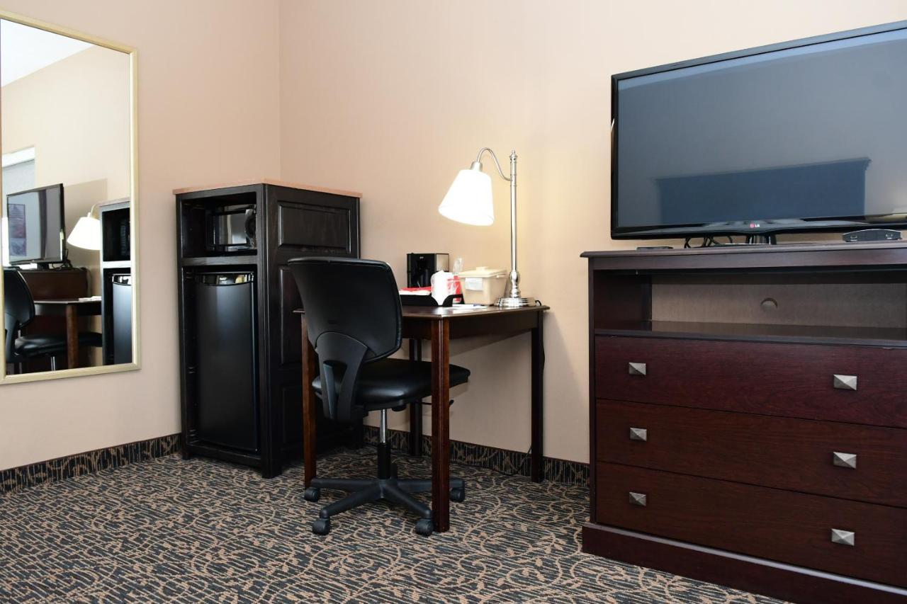 Cobblestone Inn & Suites - Denison | Majestic Hills エクステリア 写真