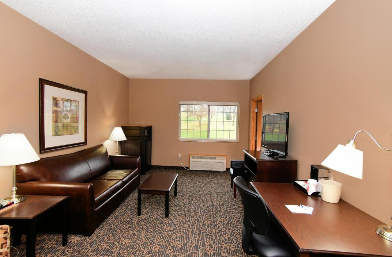 Cobblestone Inn & Suites - Denison | Majestic Hills エクステリア 写真