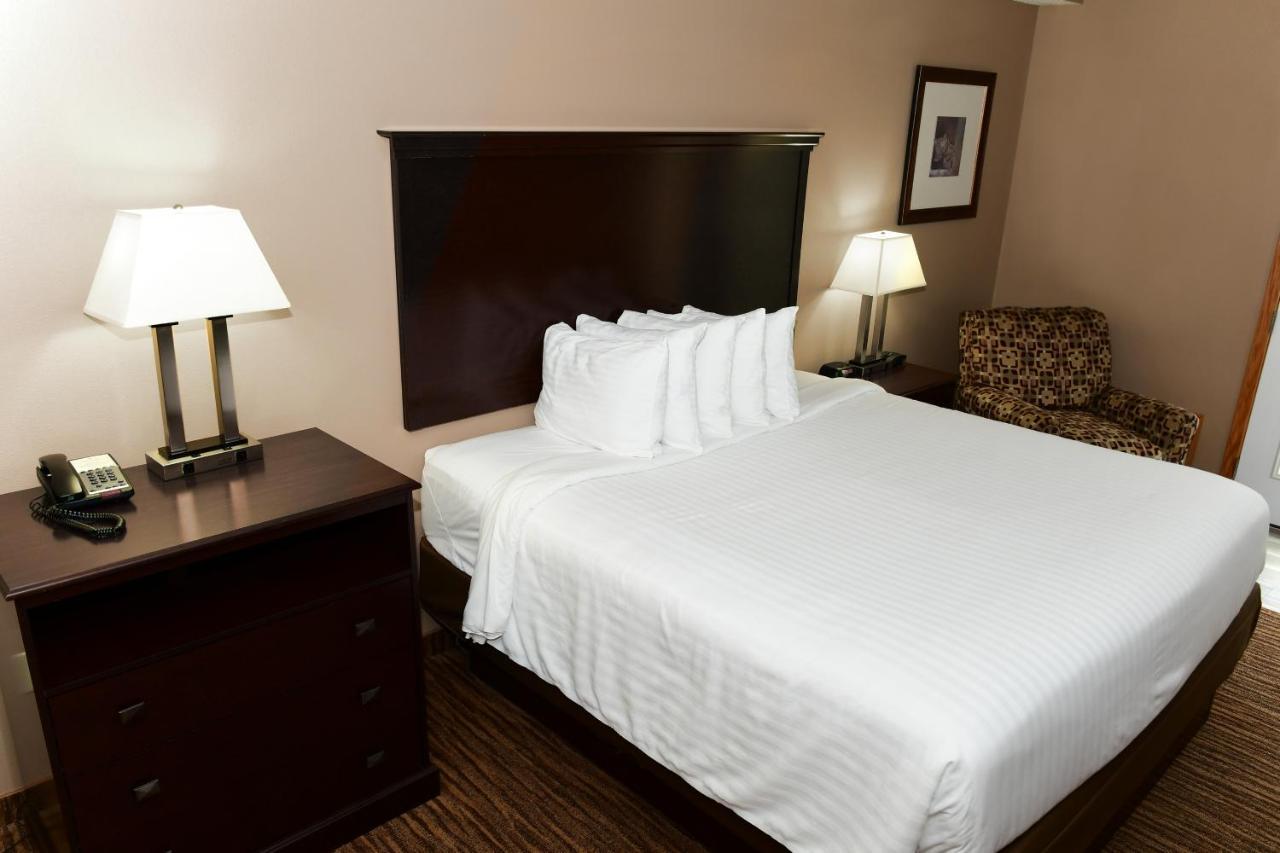 Cobblestone Inn & Suites - Denison | Majestic Hills エクステリア 写真