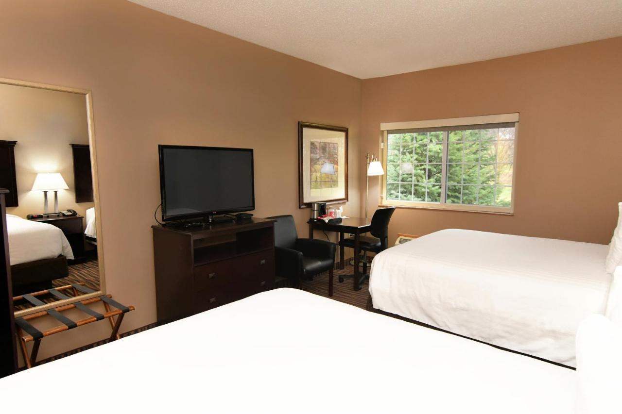 Cobblestone Inn & Suites - Denison | Majestic Hills エクステリア 写真