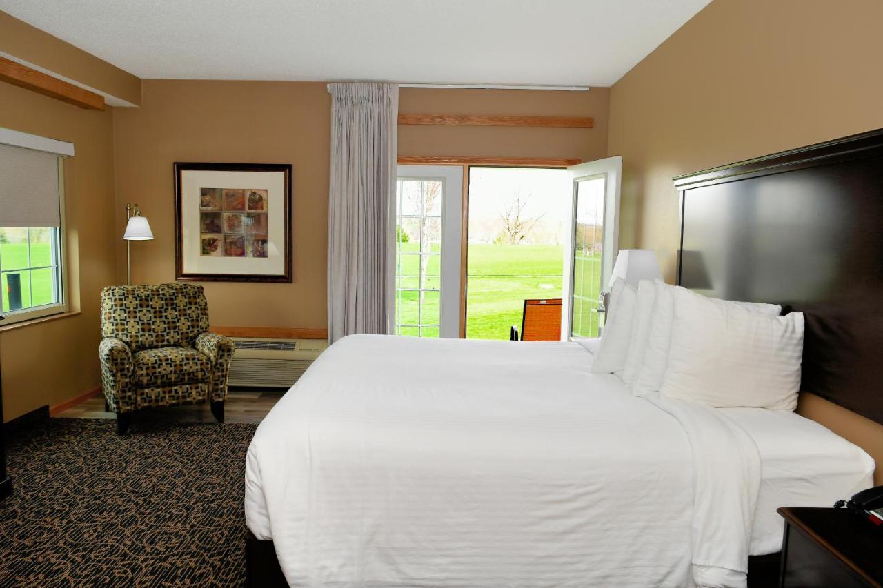 Cobblestone Inn & Suites - Denison | Majestic Hills エクステリア 写真