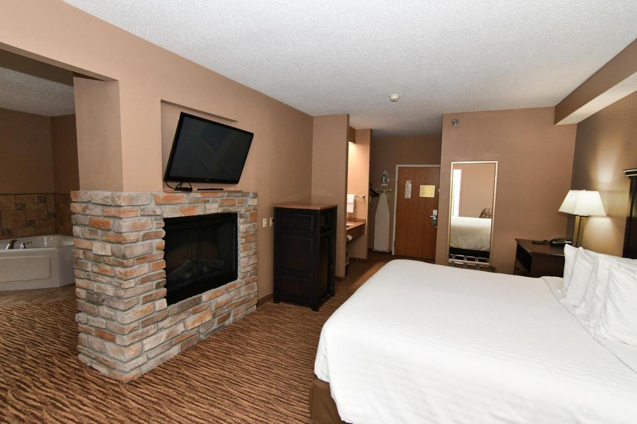Cobblestone Inn & Suites - Denison | Majestic Hills エクステリア 写真