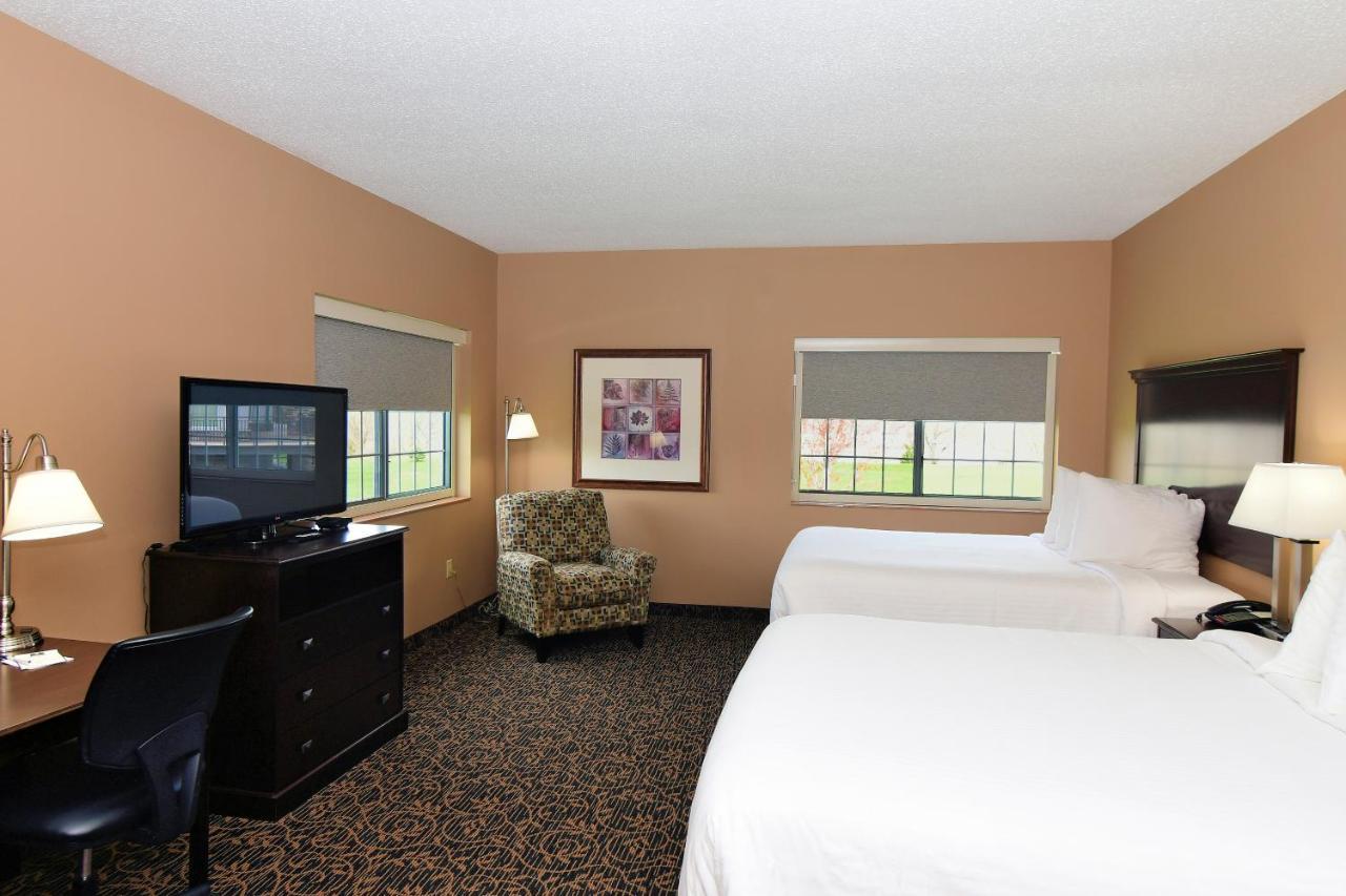 Cobblestone Inn & Suites - Denison | Majestic Hills エクステリア 写真