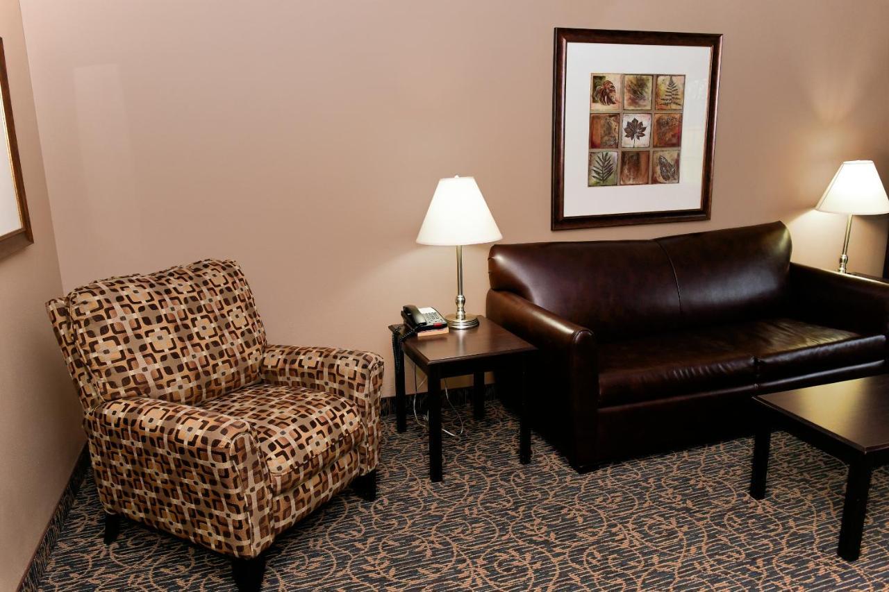 Cobblestone Inn & Suites - Denison | Majestic Hills エクステリア 写真