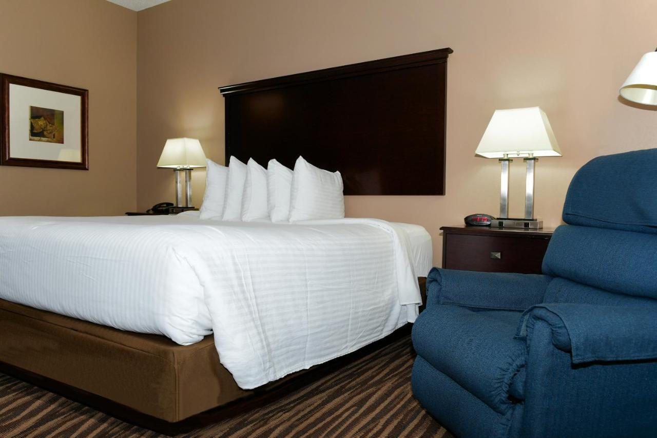 Cobblestone Inn & Suites - Denison | Majestic Hills エクステリア 写真