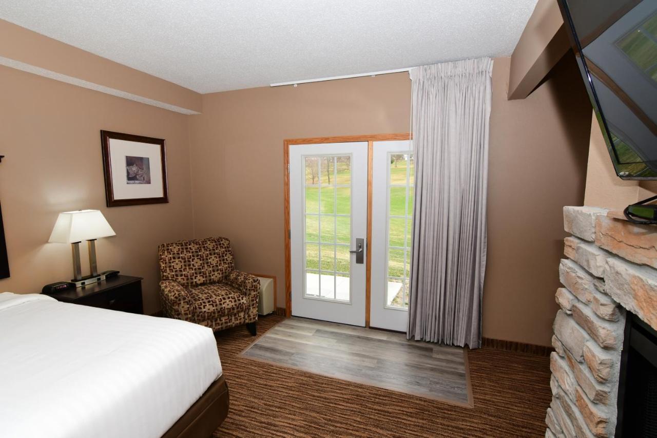 Cobblestone Inn & Suites - Denison | Majestic Hills エクステリア 写真