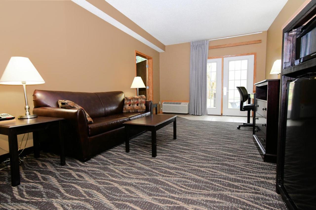 Cobblestone Inn & Suites - Denison | Majestic Hills エクステリア 写真