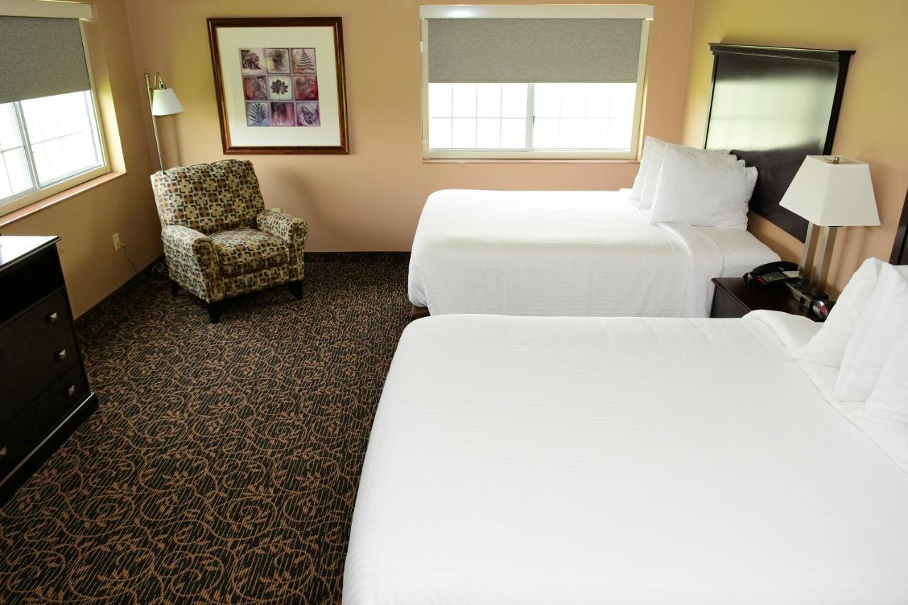Cobblestone Inn & Suites - Denison | Majestic Hills エクステリア 写真