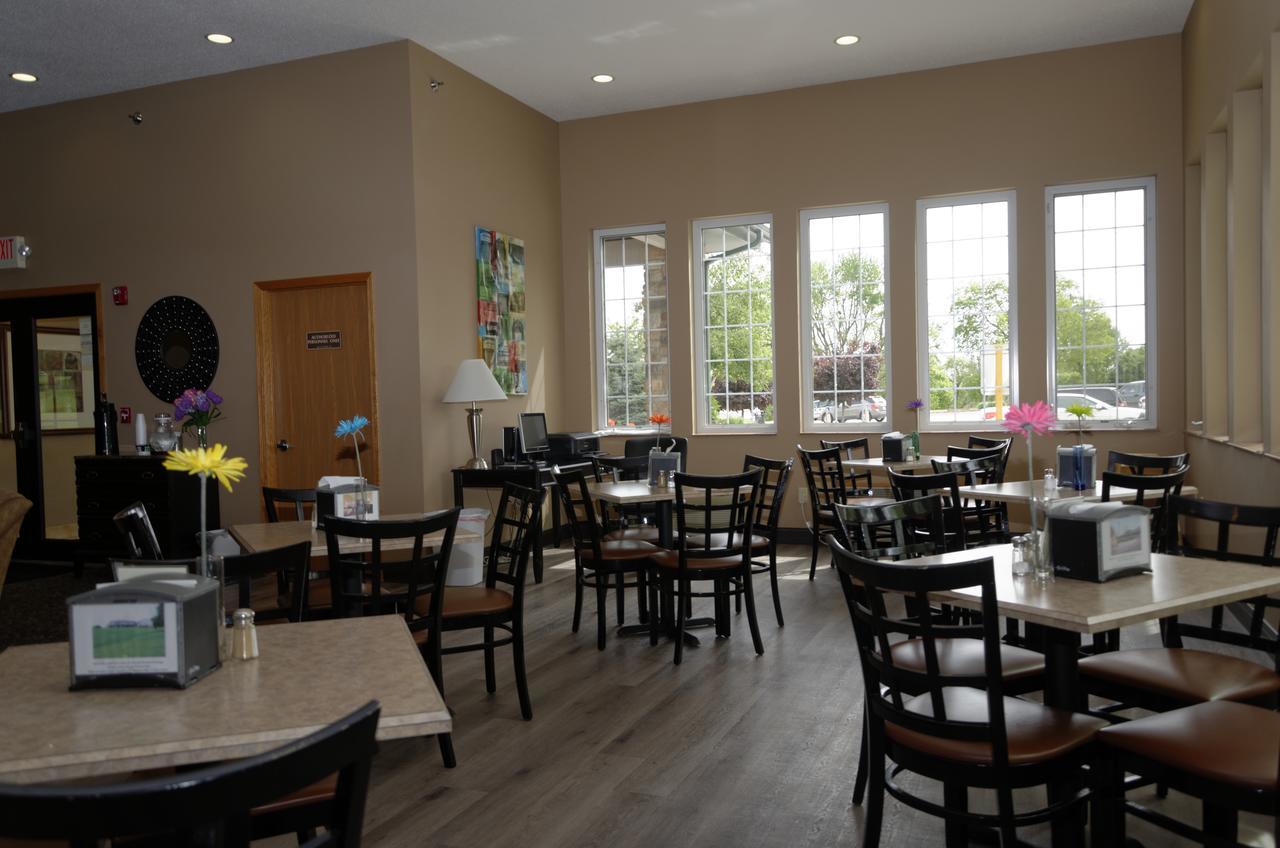 Cobblestone Inn & Suites - Denison | Majestic Hills エクステリア 写真