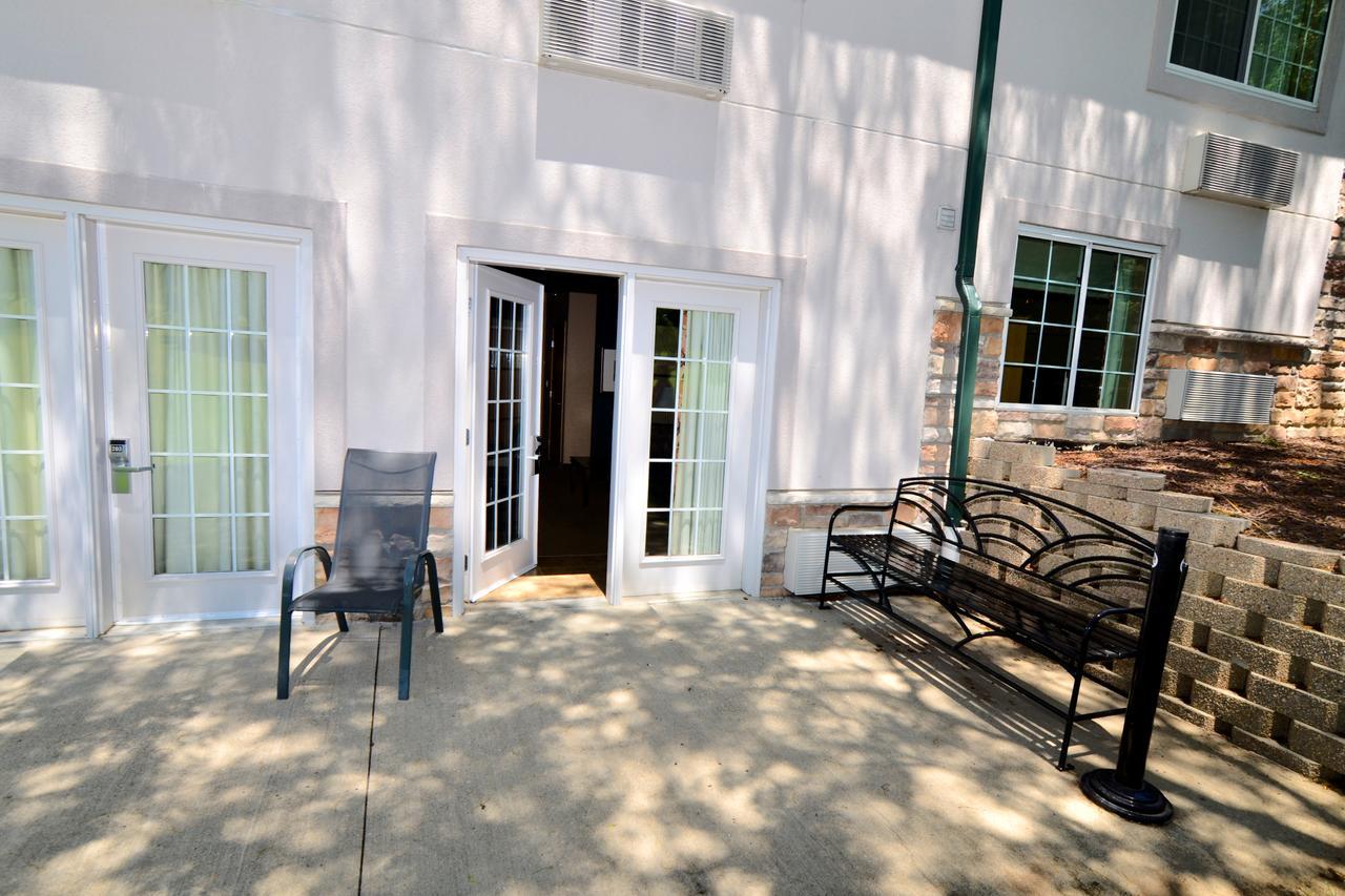 Cobblestone Inn & Suites - Denison | Majestic Hills エクステリア 写真