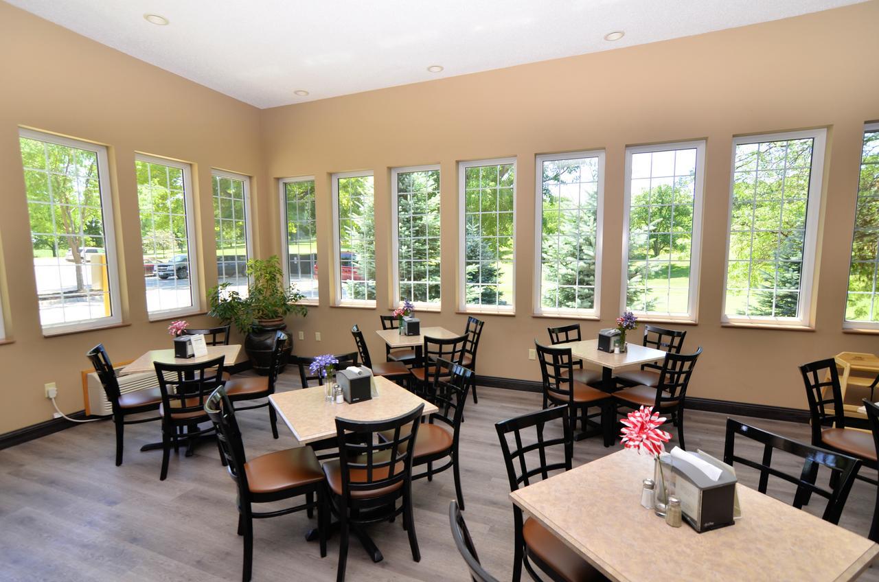 Cobblestone Inn & Suites - Denison | Majestic Hills エクステリア 写真